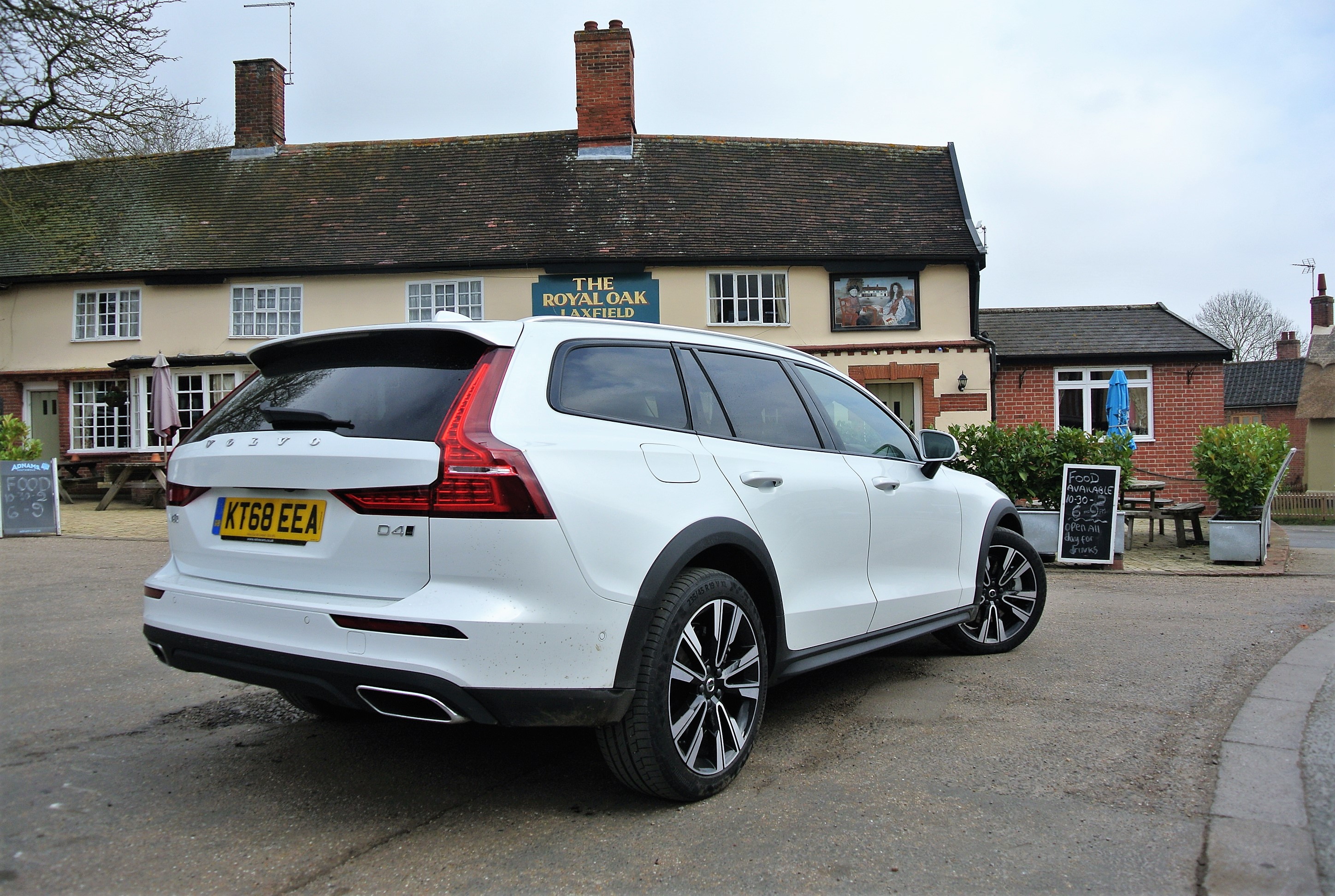 Volvo v80 cross country