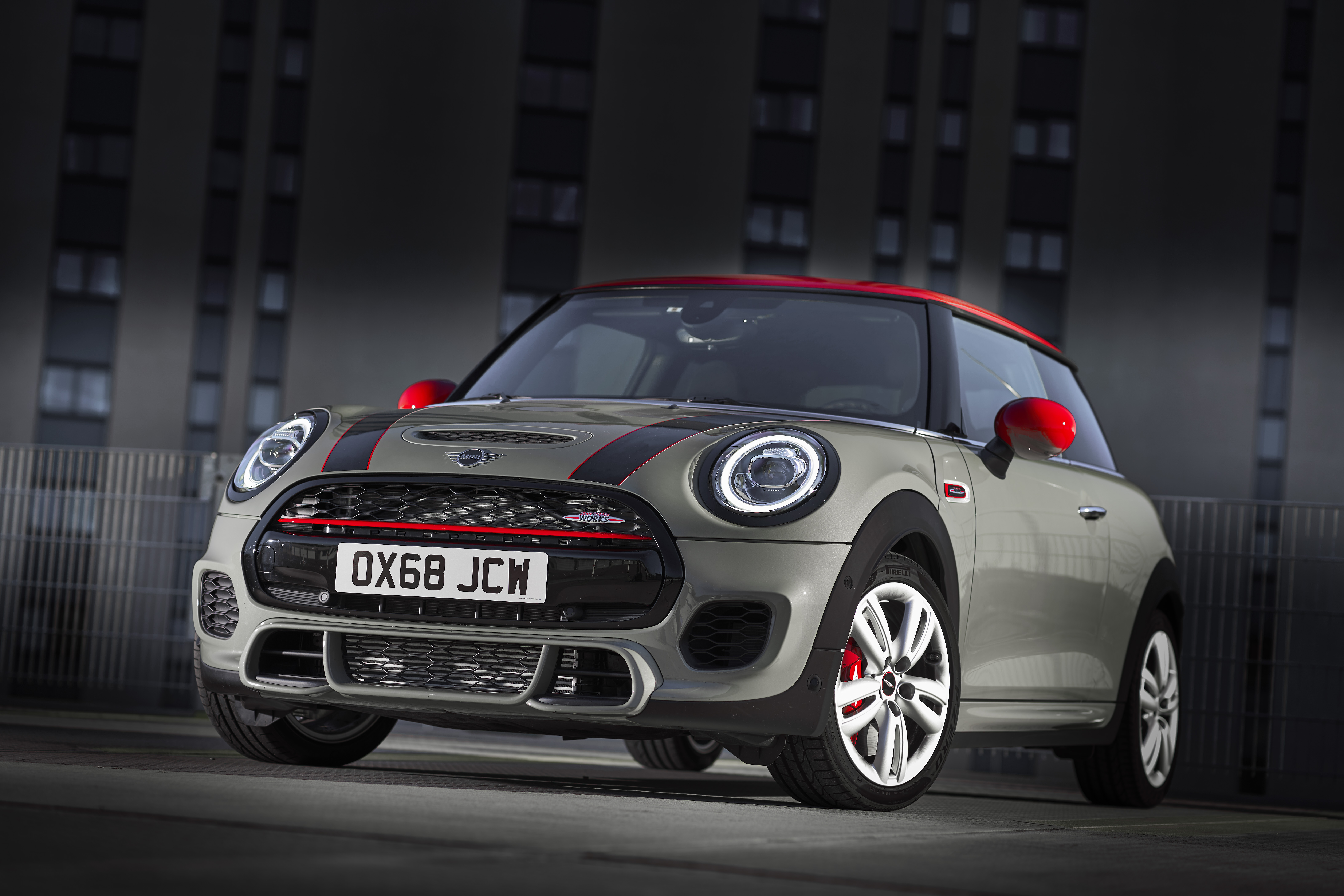 Mini john works. Mini JCW 2021. Мини Джон Купер Воркс 2021. Мини Купер JCW 2021. Мини Купер JCW 2019.